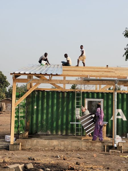 Togo Dacharbeiten beginnen 140.jpg